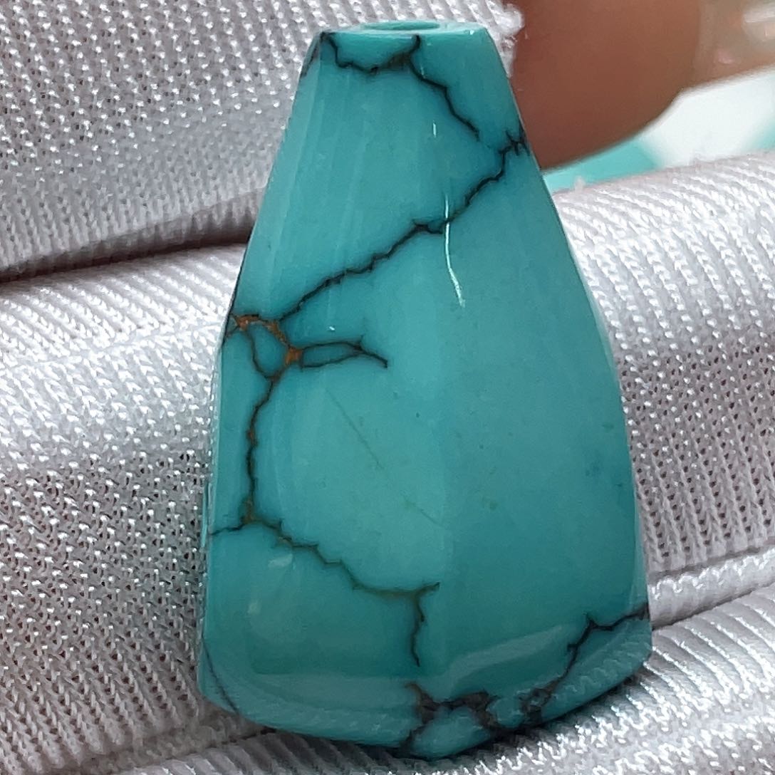 绿松石未镶嵌颈饰