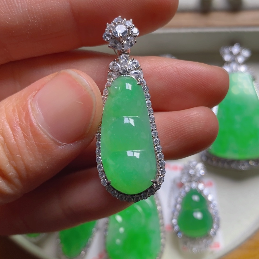 翡翠颈饰银S925镶嵌福豆吊坠