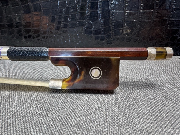 演奏级别巴西苏木大提琴弓纯银某瑁尾库。                       