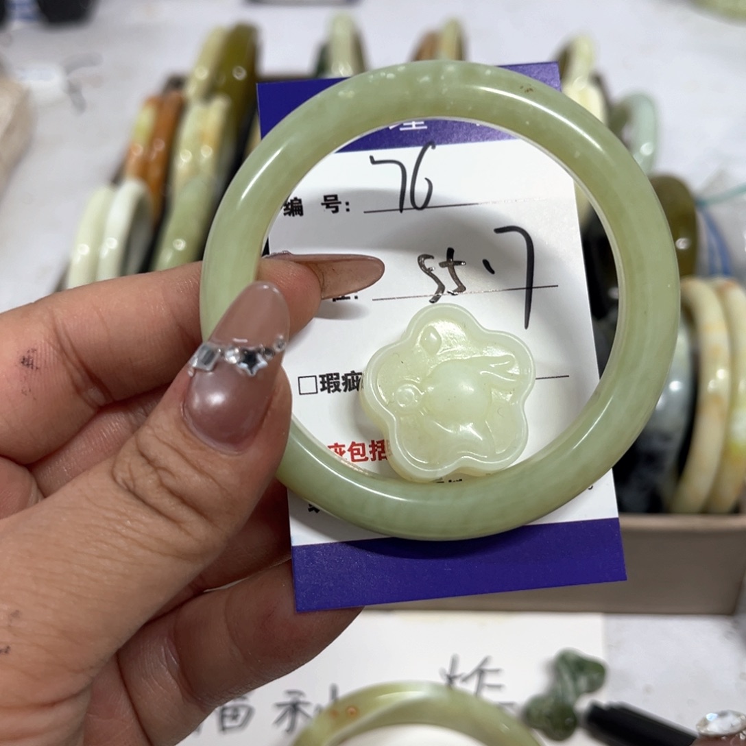 蛇纹石玉手镯未镶嵌