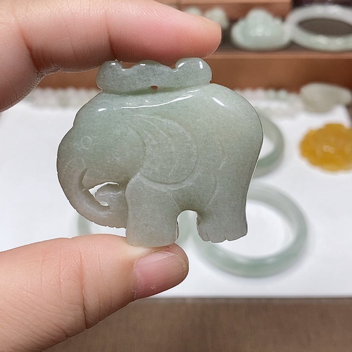 石英质玉颈饰未镶嵌