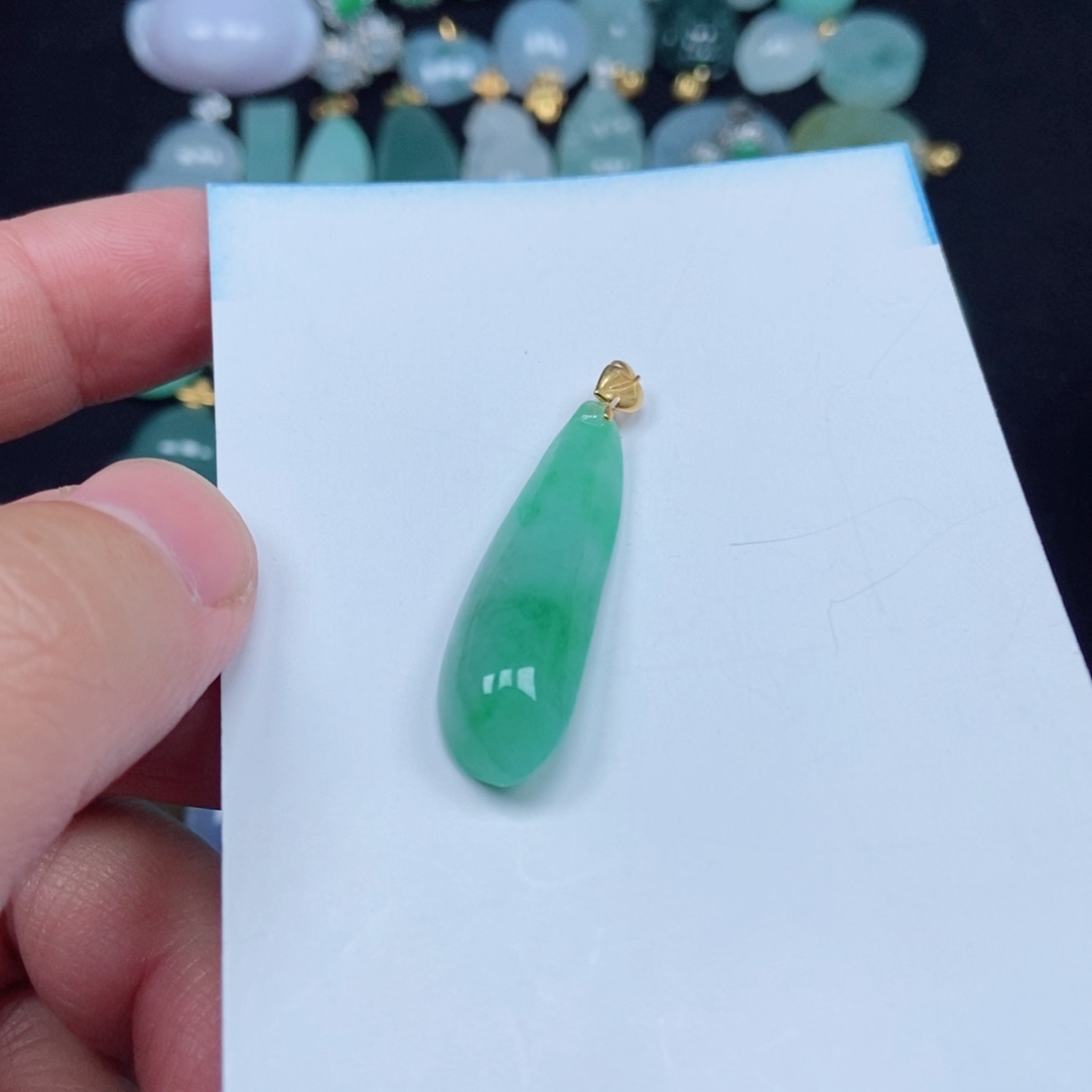 翡翠未镶嵌颈饰吊坠