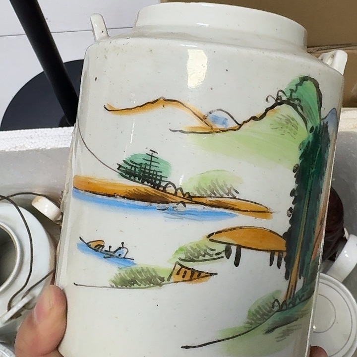 用***4标本提梁壶非完整