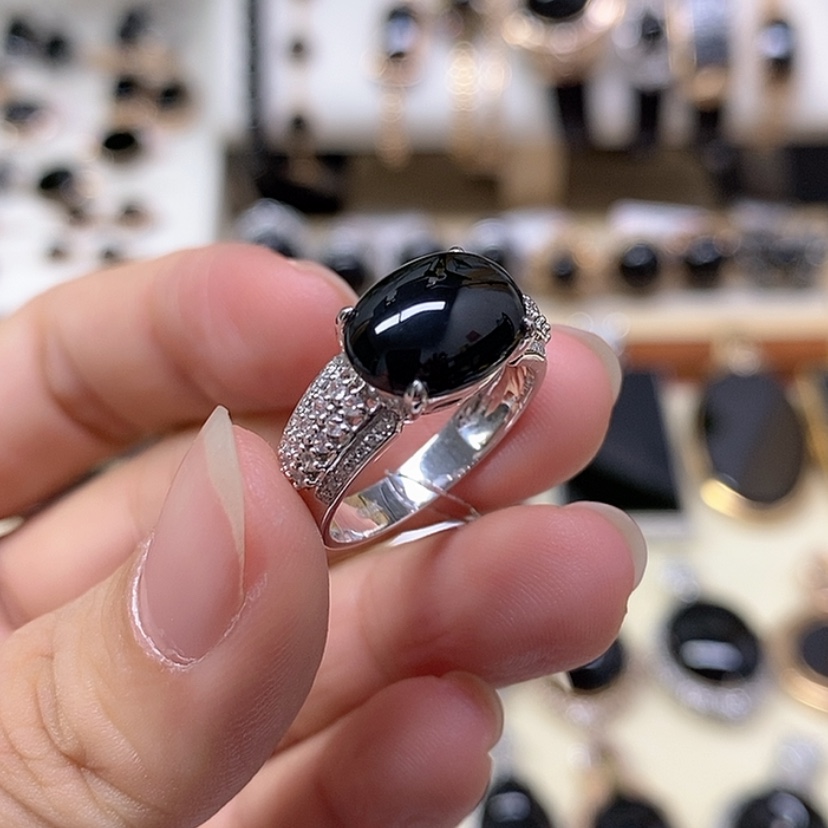 【闪购商品】翡翠戒指18K金镶嵌墨翠