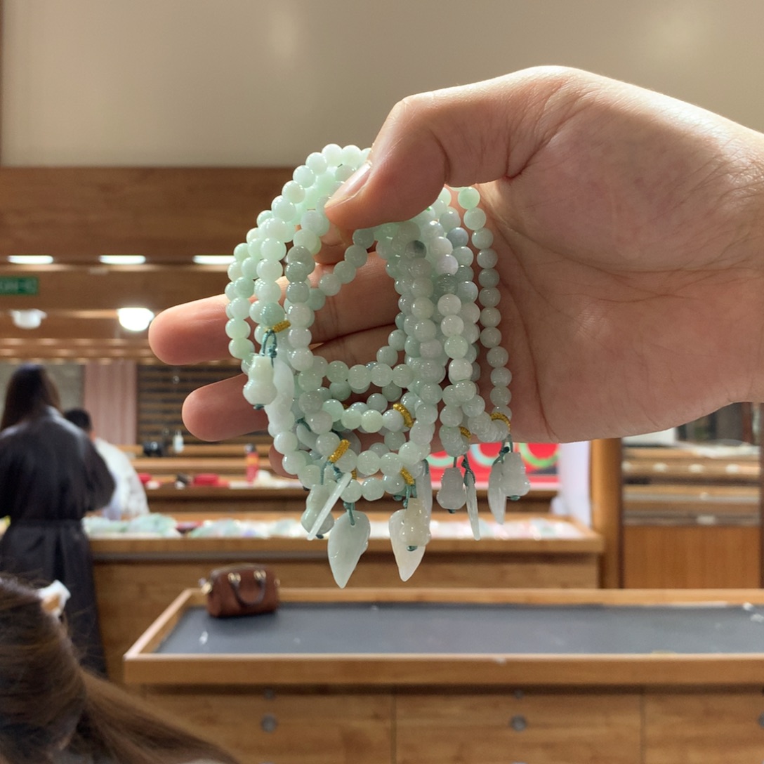 翡翠未镶嵌手链多样性发一