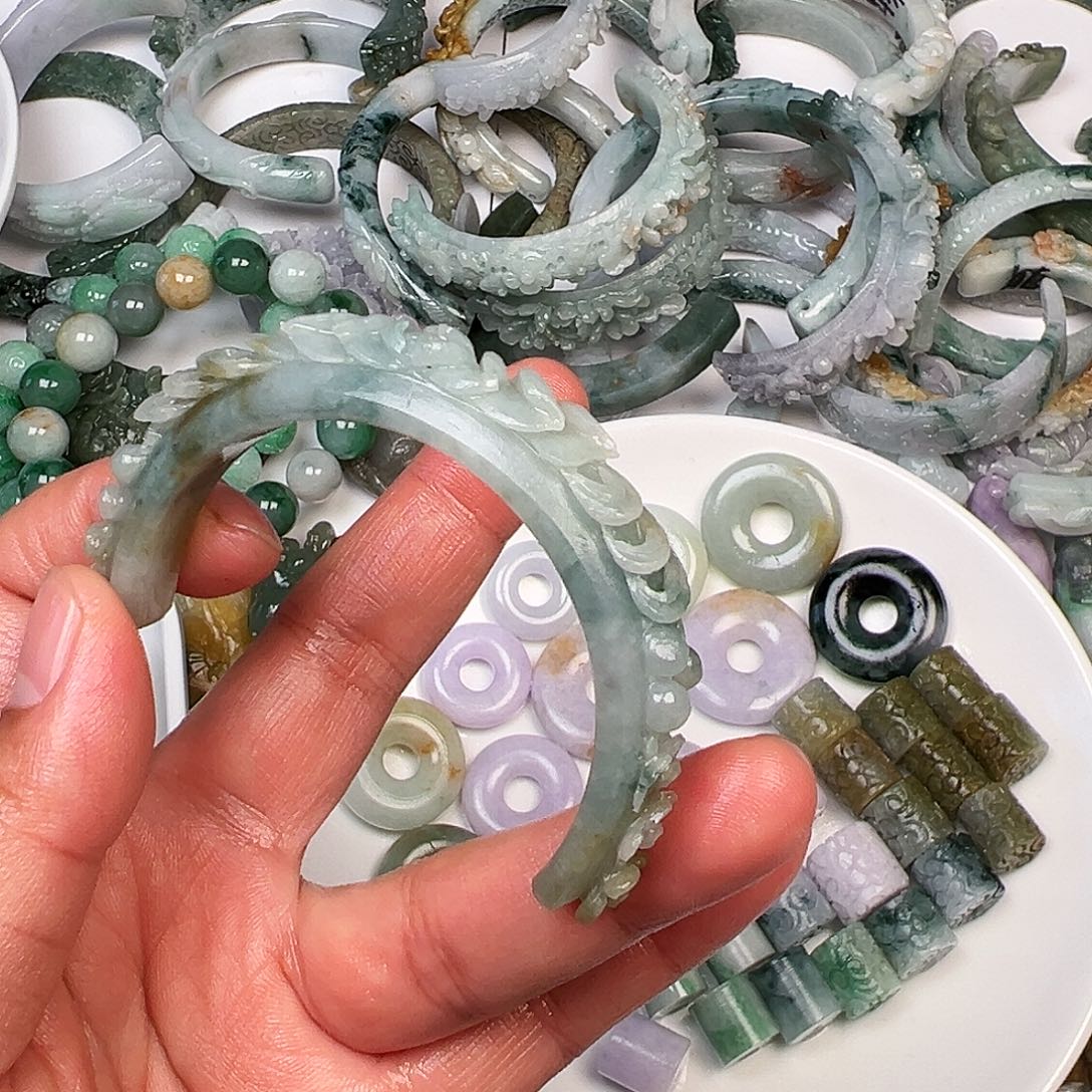 定制翡翠未镶嵌半镯