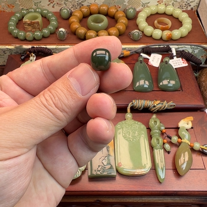 别****岫岩老玉（透闪石质玉）未镶嵌颈饰