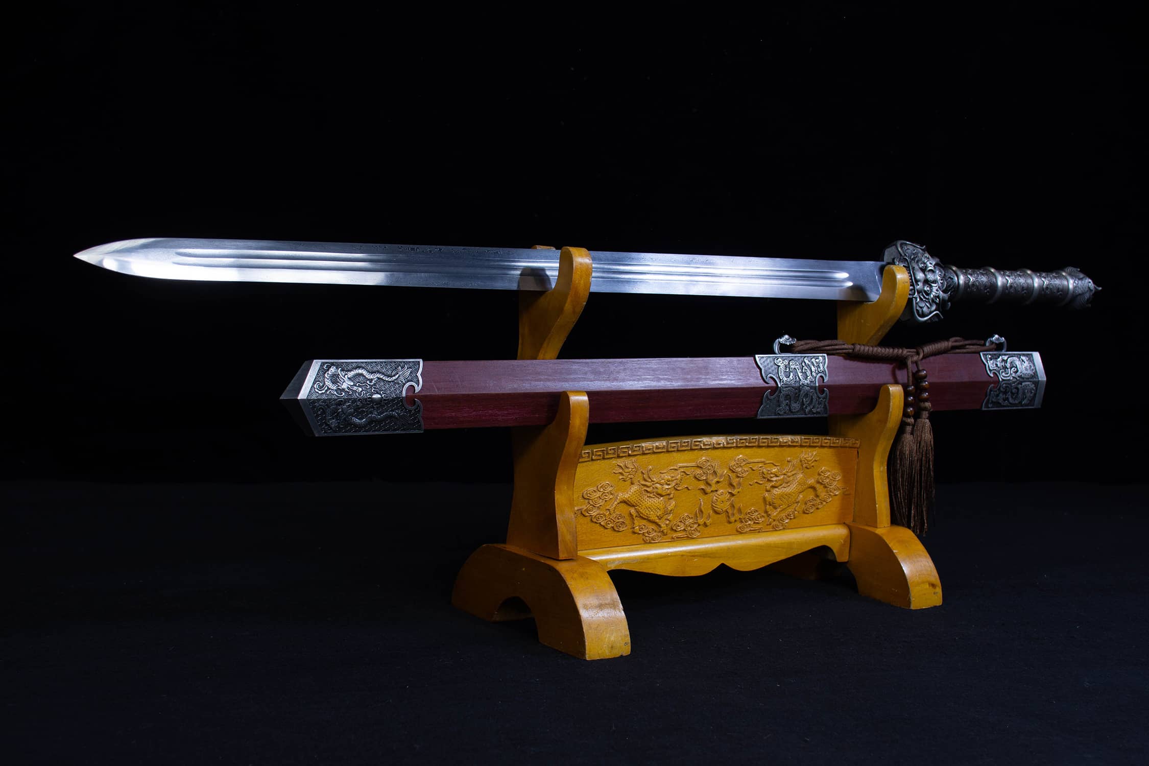 龙泉花纹钢一体锻造神龙汉剑龙凤檀鞘未开刃可收藏