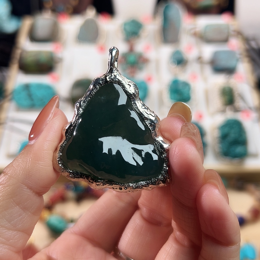 翡翠未镶嵌颈饰随型镶嵌吊坠