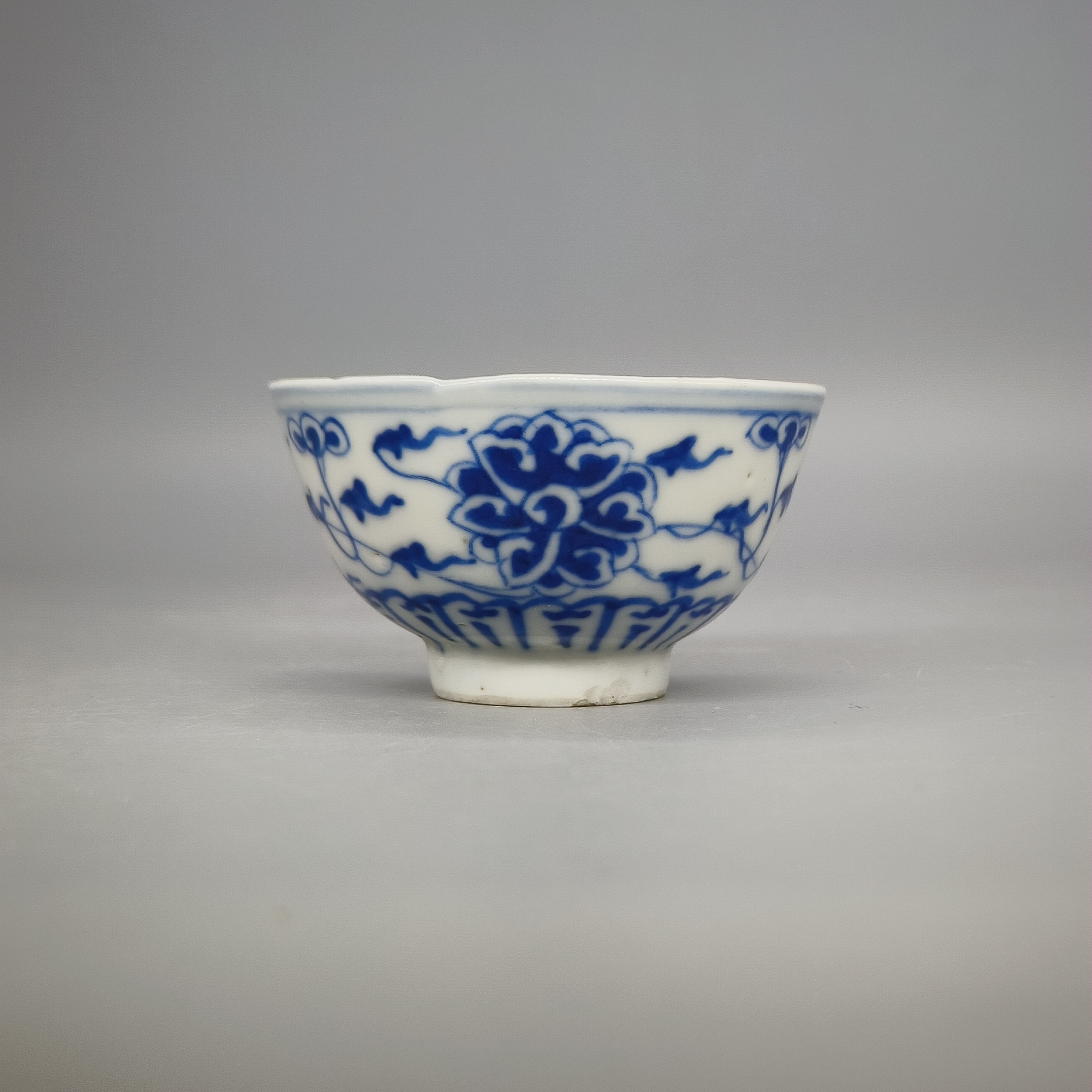 42501025*清光绪青花缠枝莲纹杯/瓷器四/江苏省文物总店