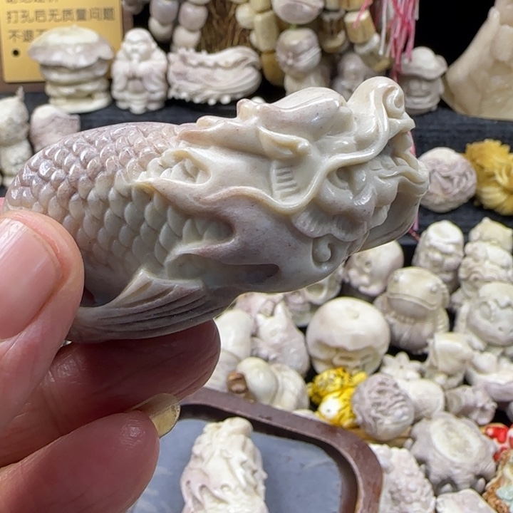 G***n非金属配饰鹿角雕刻龙鱼