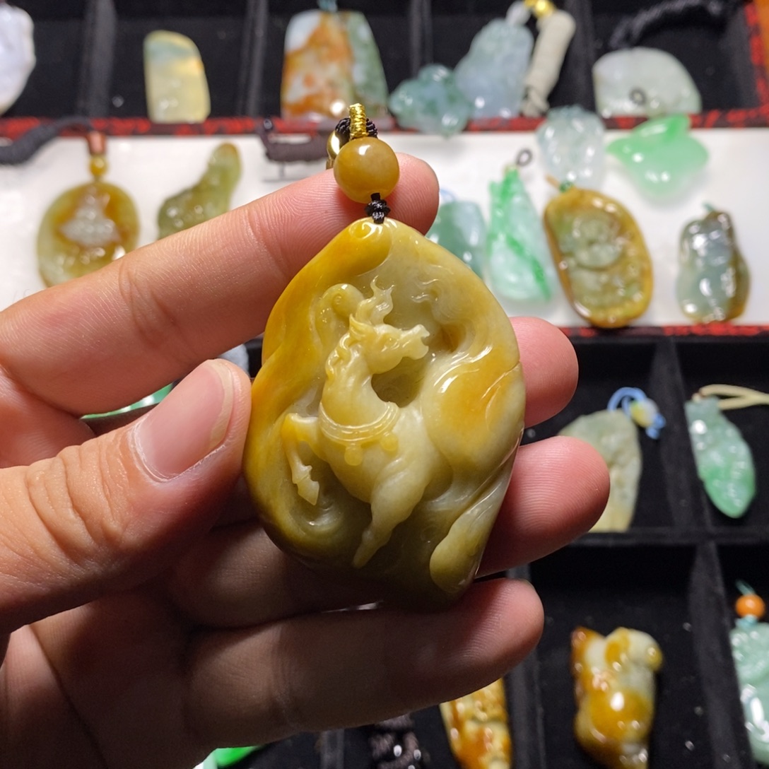 颈饰未镶嵌翡翠挂件