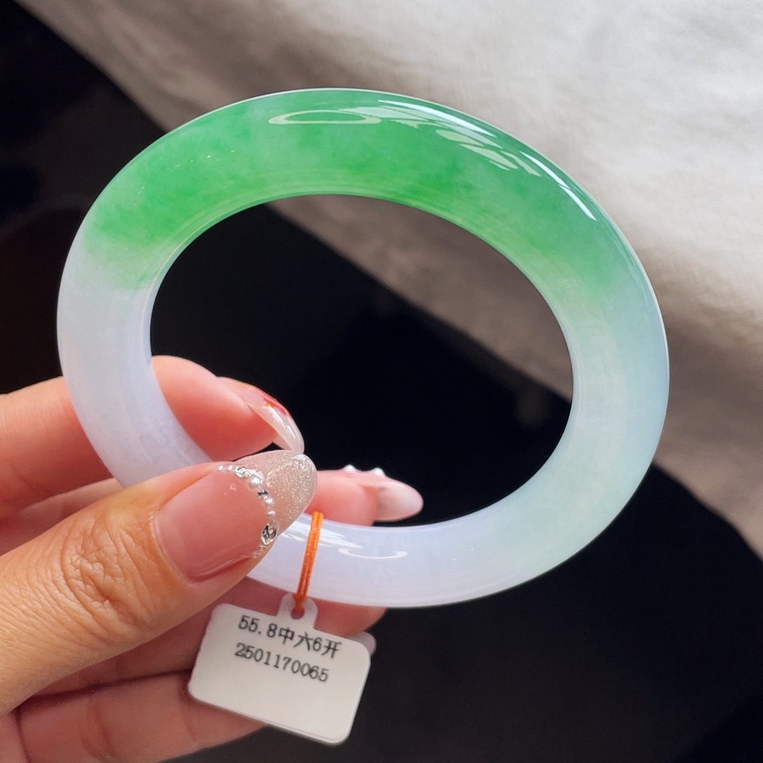 翡翠手镯未镶嵌56圆条