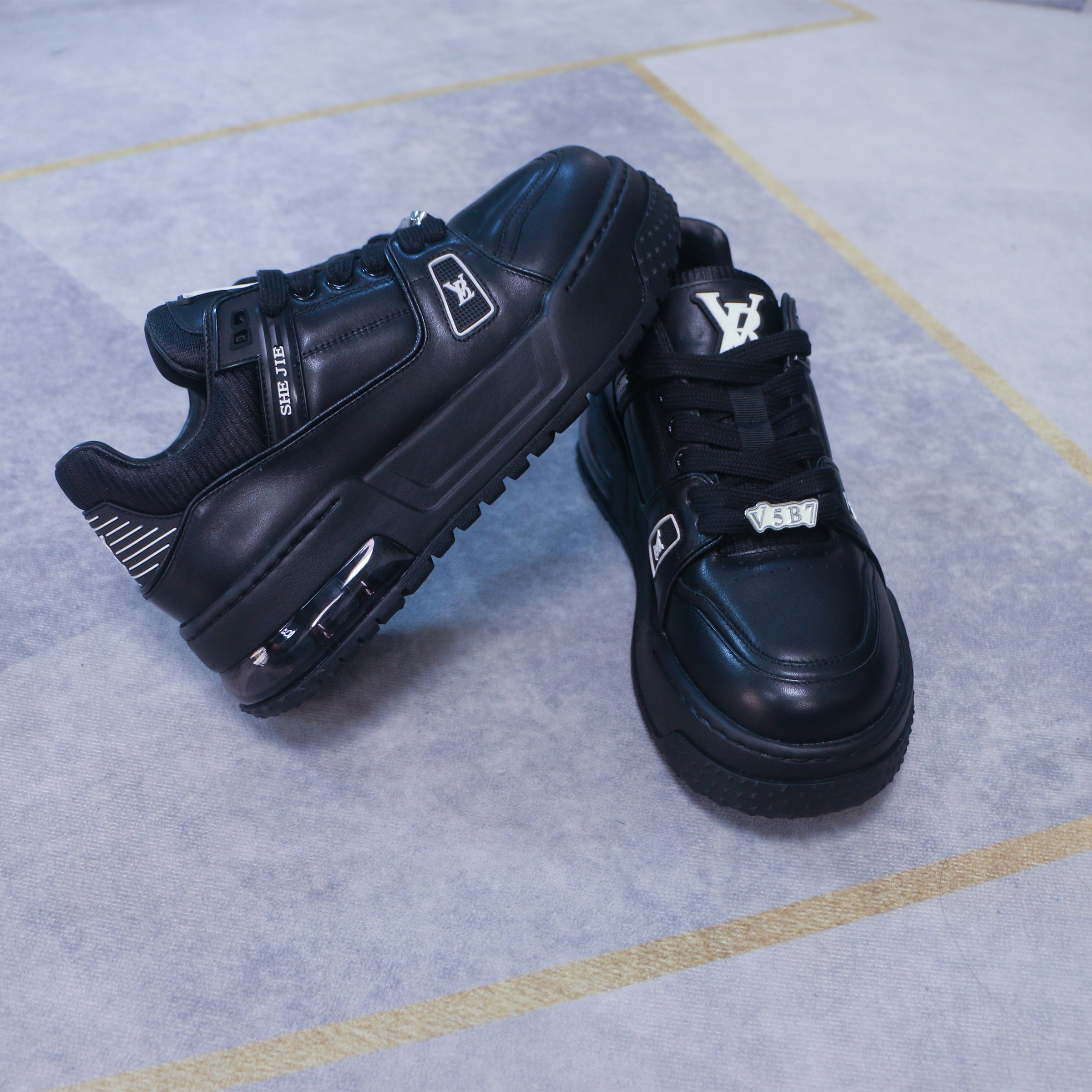 防滑气垫耐磨潮鞋休闲鞋时尚四季板鞋