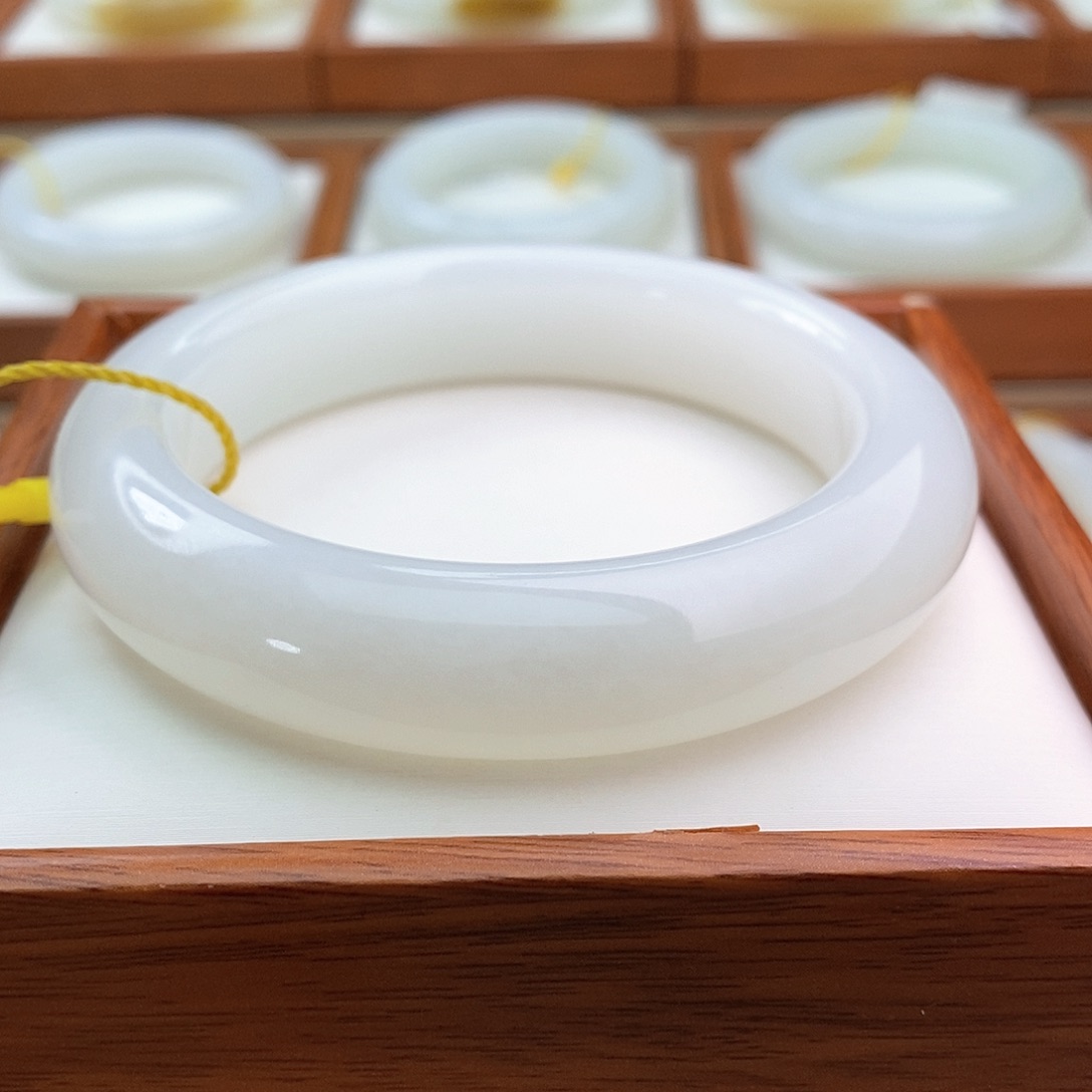 和田玉（白玉）手镯未镶嵌徐*