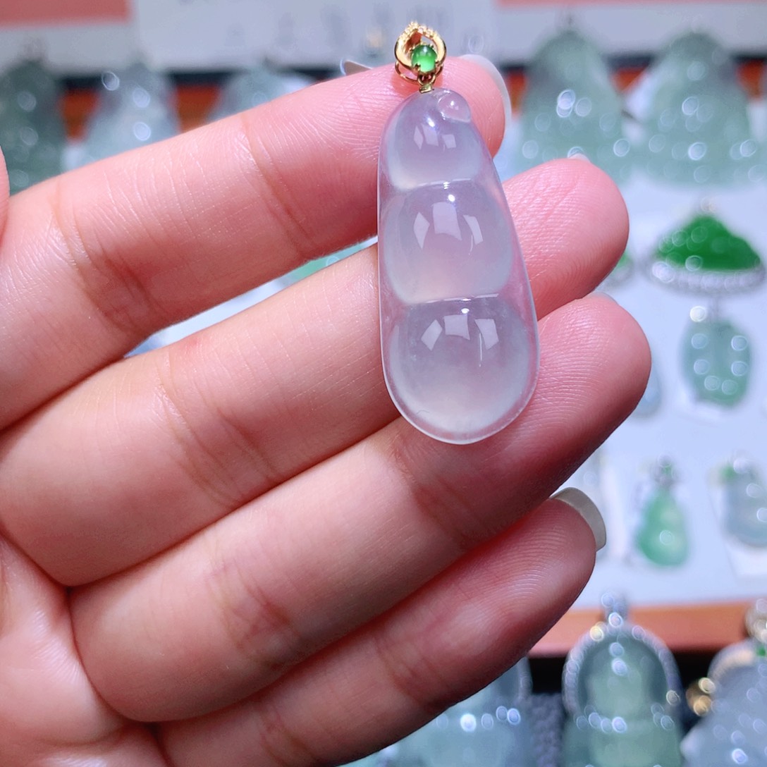 颈饰18K金镶嵌翡翠福豆
