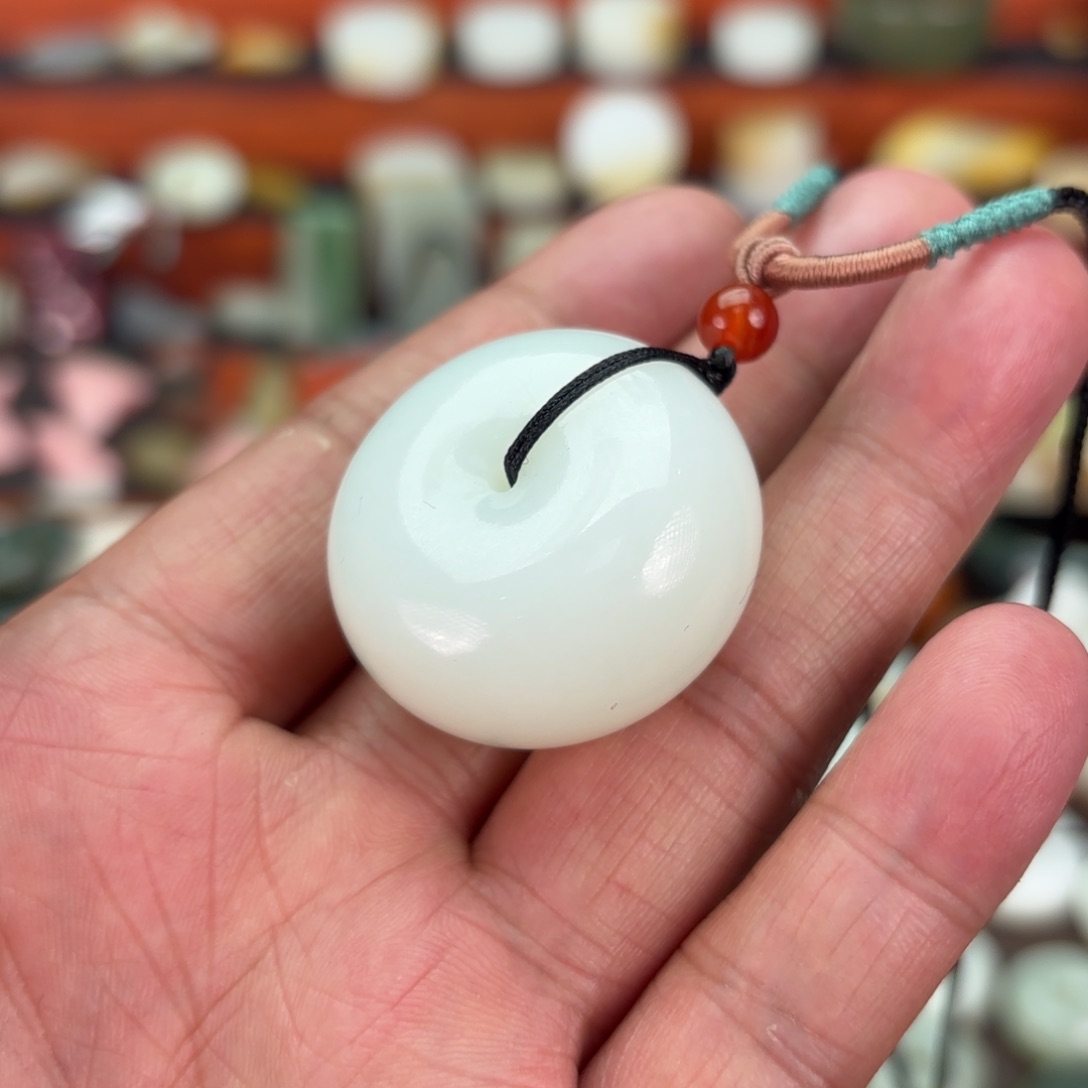和田玉（糖玉）颈饰未镶嵌
