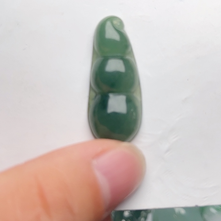 翡翠颈饰未镶嵌福豆