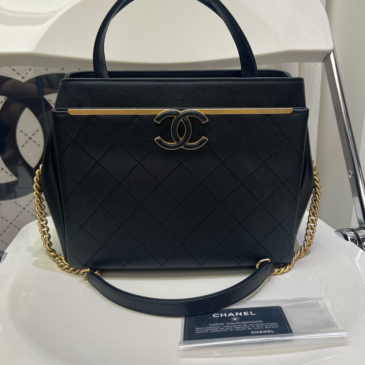 95新 Chanel/香奈儿 7051 Chanel 黑金珐琅扣鱼子酱托特包 26开