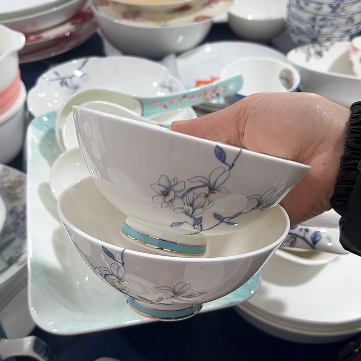 碗微瑕骨瓷碗两只装水云间