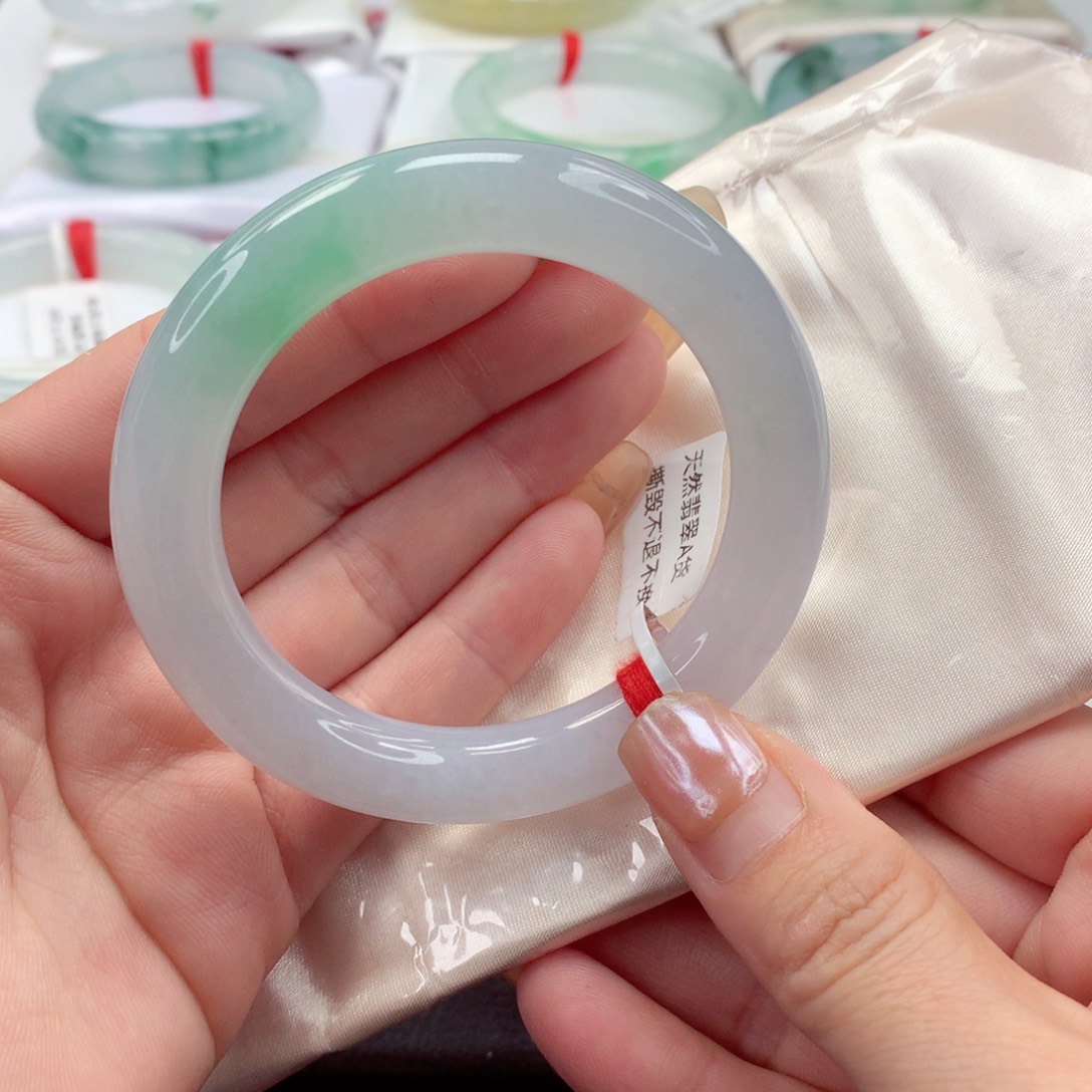 翡翠手镯（圆镯）未镶嵌52圈口 冰透仙气冰春彩