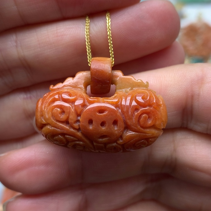 颈饰未镶嵌翡翠 