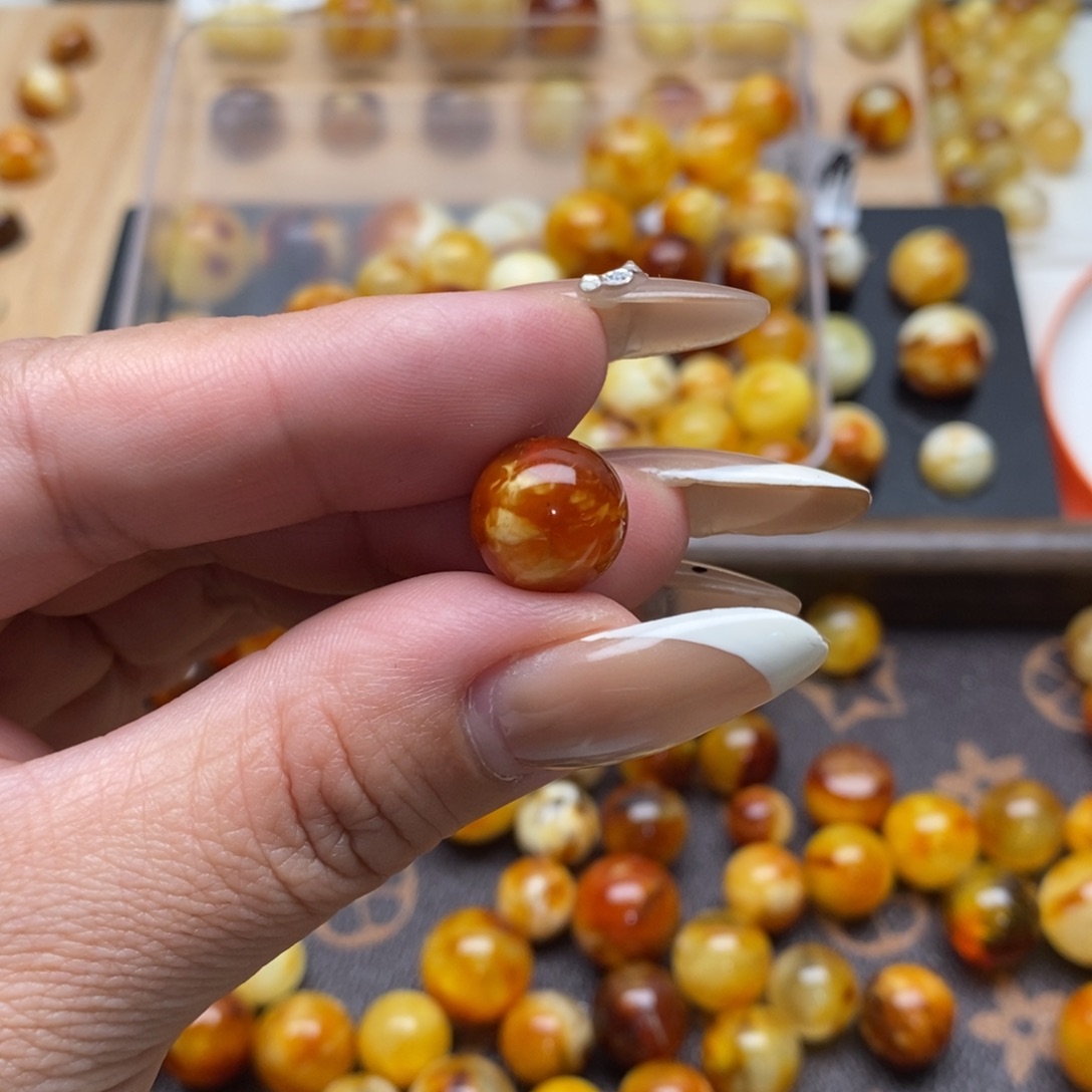 随***起琥珀未镶嵌珠宝奇石蜜蜡