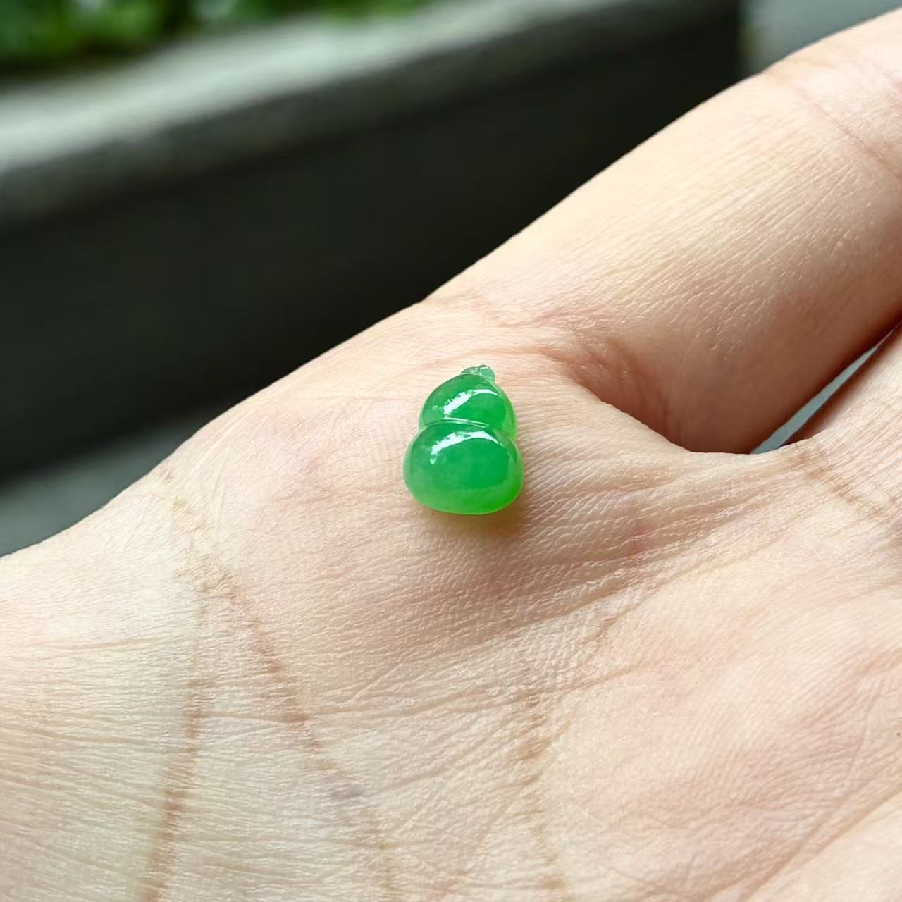 天然a货缅甸翡翠自然光尺寸8.9/6.5/4.2冰阳绿葫芦吊坠，颜色鲜艳