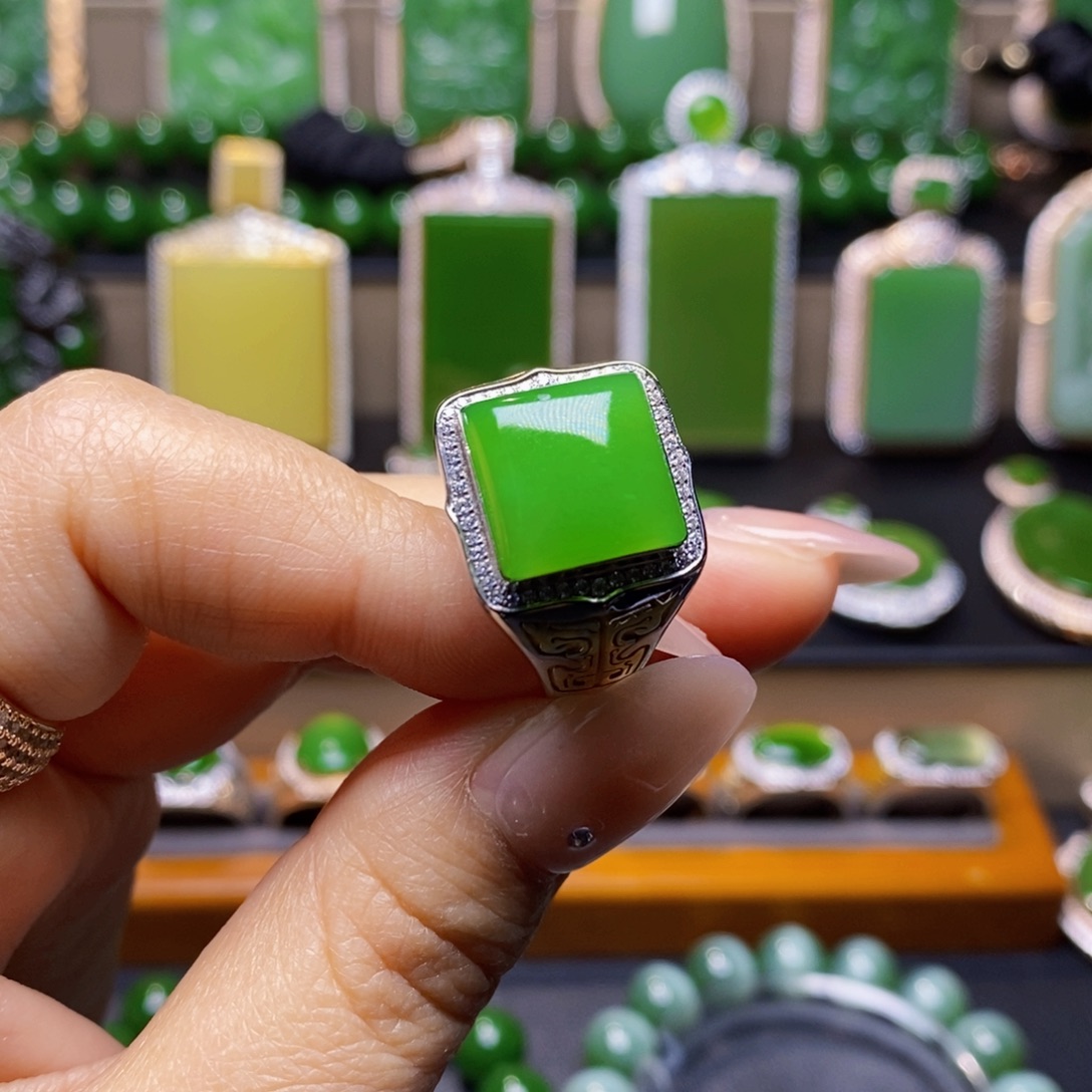 撑***撑和田玉18K金镶嵌挂件