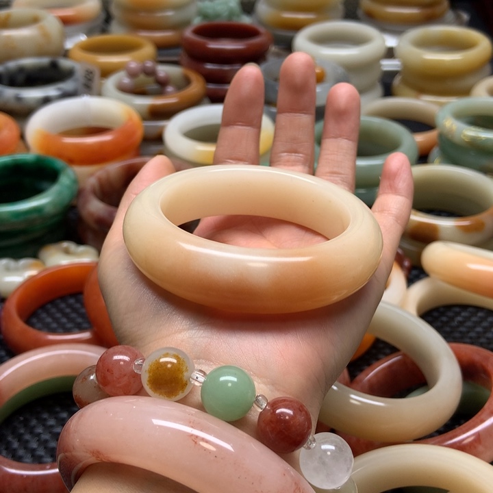 石英质玉手镯未镶嵌