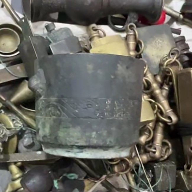 文玩开门成对铜器