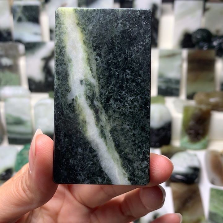 独山玉未镶嵌颈饰