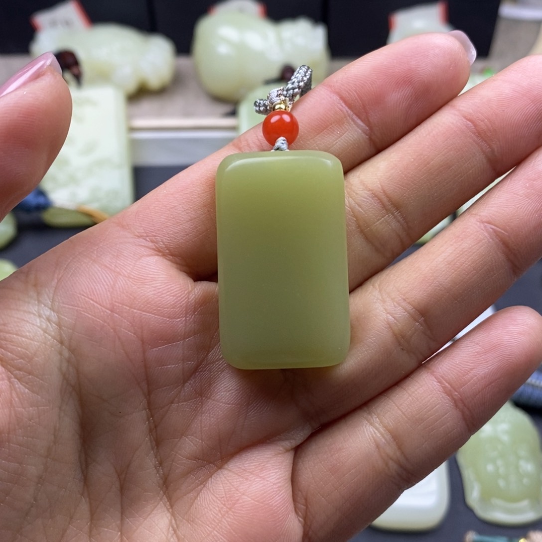 君**石天然青海时尚无事牌