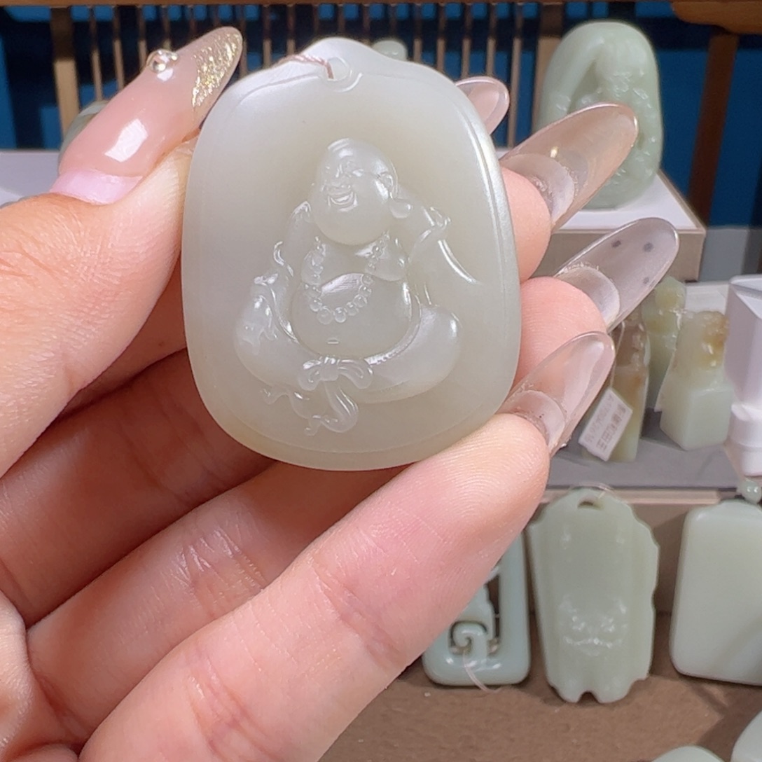 颈饰未镶嵌和田玉（糖玉）