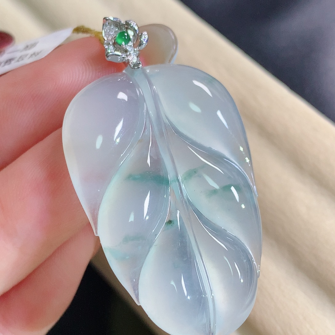 翡翠18K金镶嵌颈饰叶子