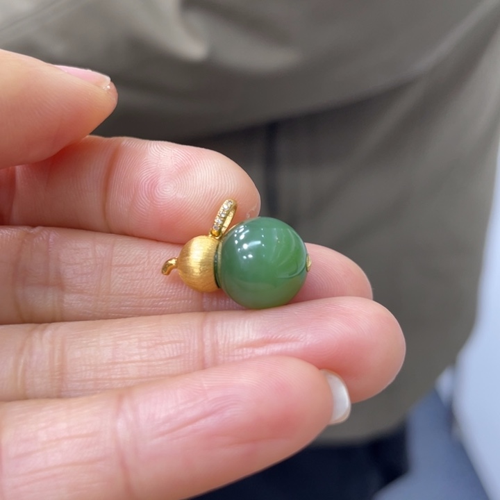 和田玉18K金镶嵌颈饰