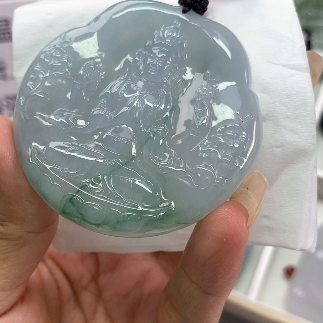 翡翠挂件未镶嵌翡翠