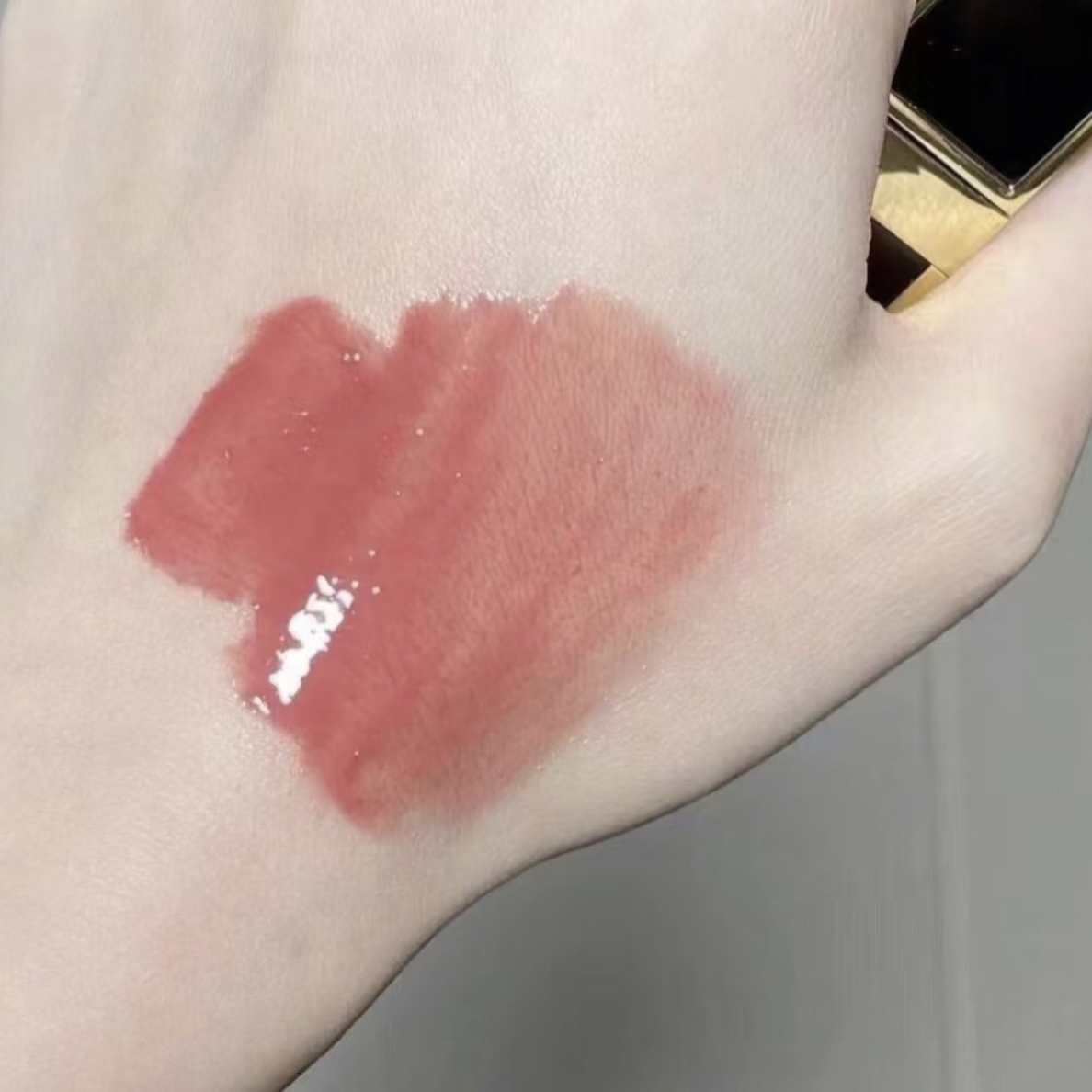 汤姆黑金镜面水光唇釉22#