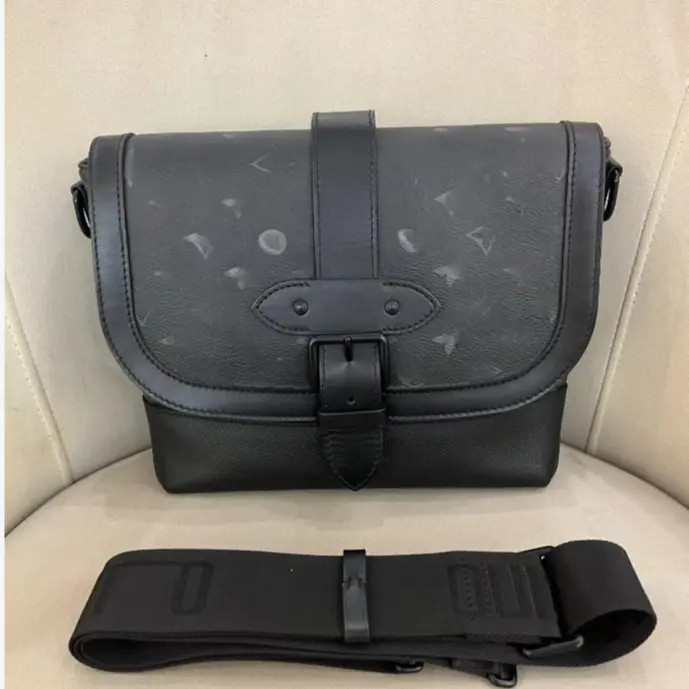 2025男士时尚邮差包33*22cm