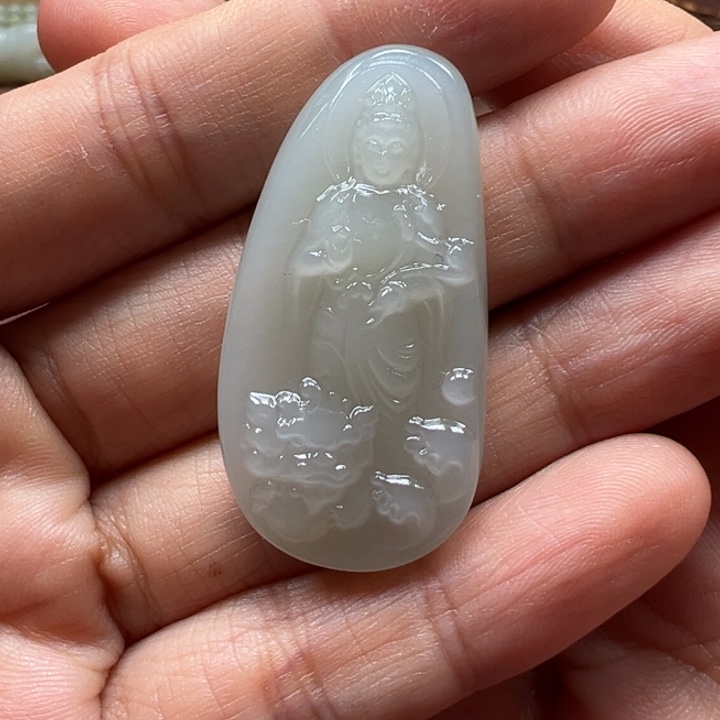 和田玉未镶嵌颈饰且末观音