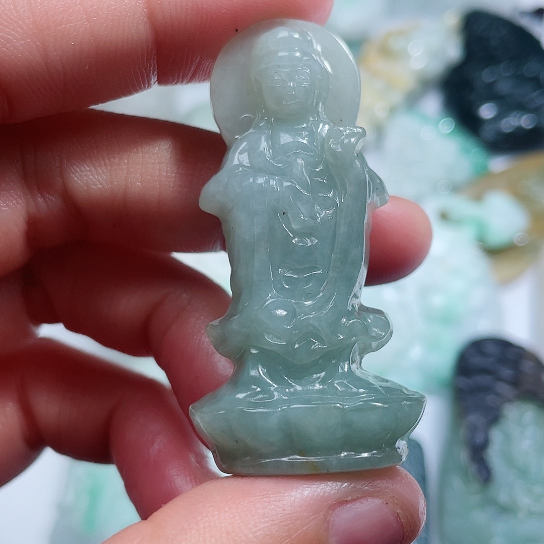 翡翠颈饰未镶嵌翡翠