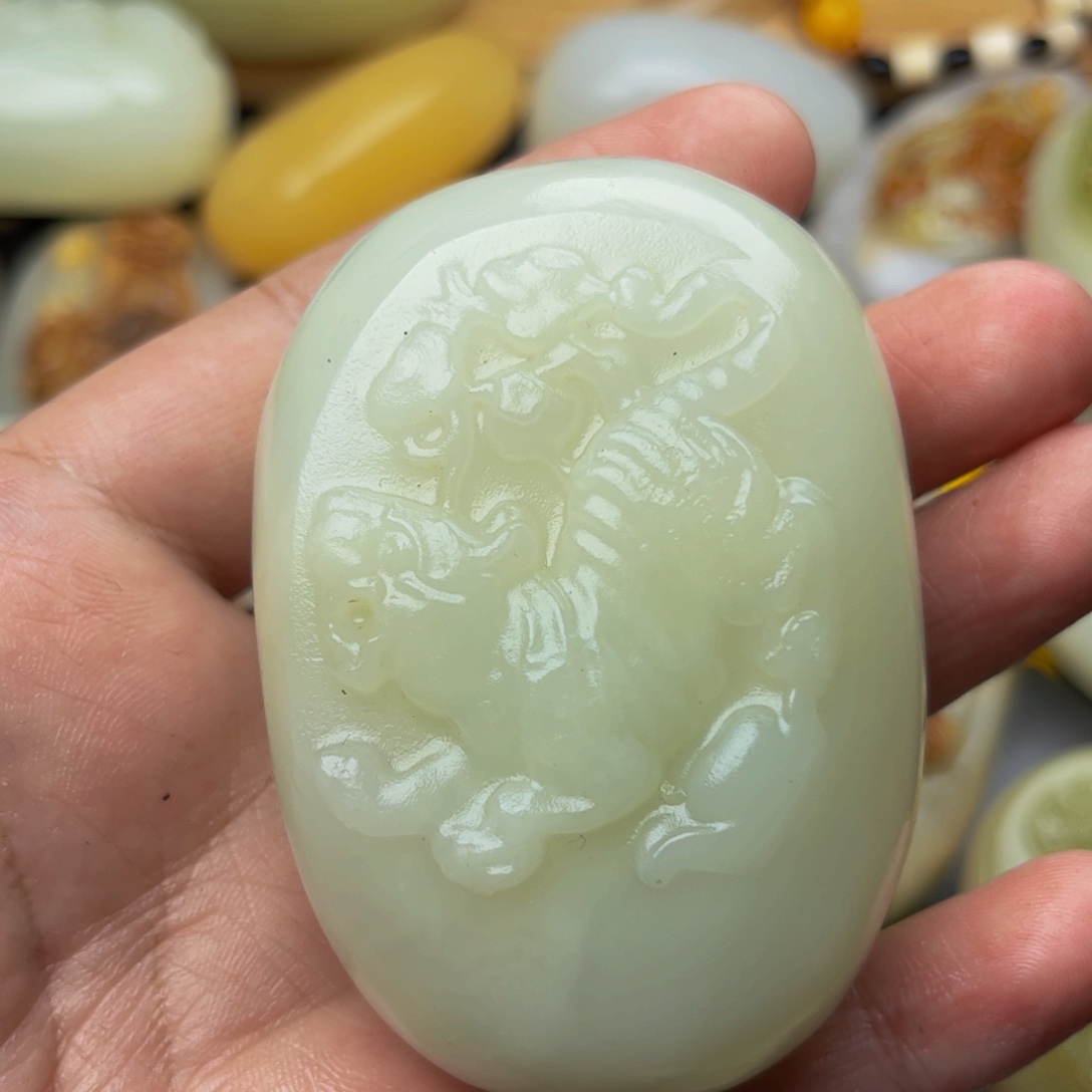 石材方解石手把件虎