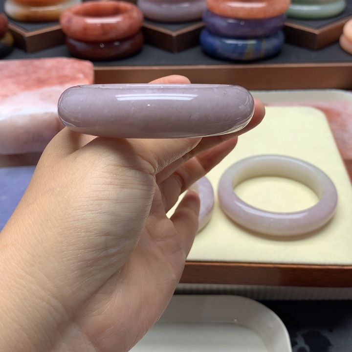 汉***侠石英质玉（佘太翠）手镯未镶嵌