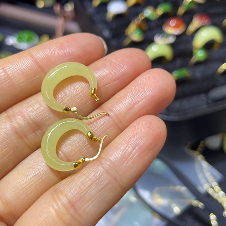 和田玉18K金镶嵌耳饰