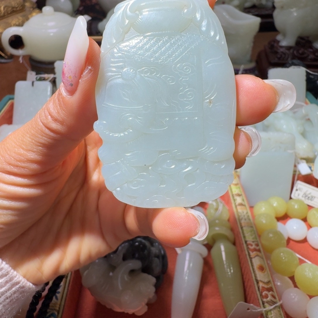 和田玉未镶嵌把件