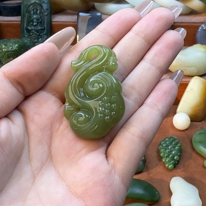 七****和田玉未镶嵌颈饰