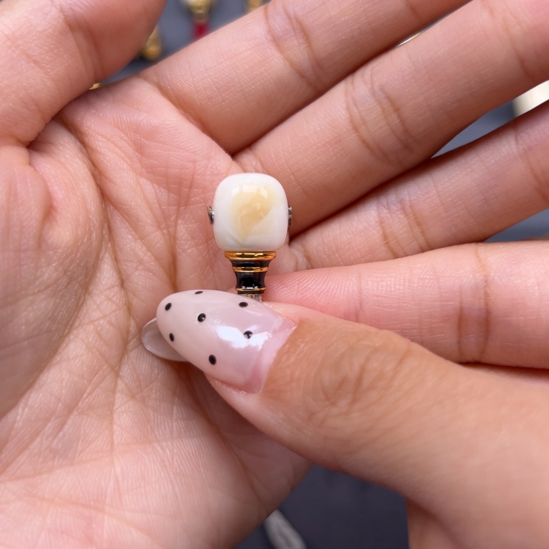 琥珀未镶嵌裸石10.5mm