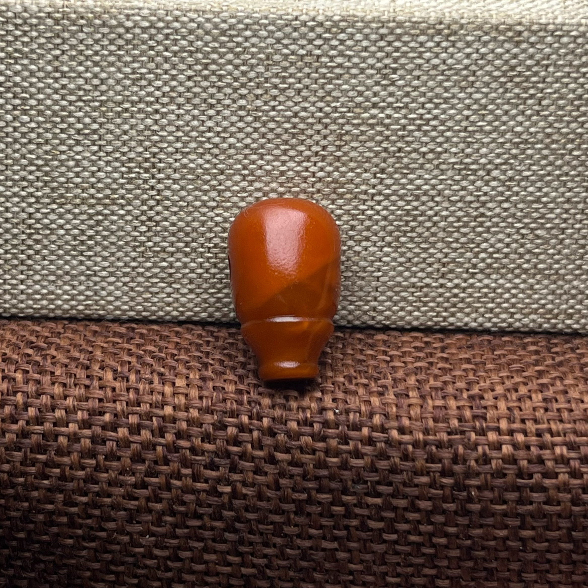 编号12.7橘皮纹老蜜蜡三通佛头老蜜蜡配饰尺寸11.9×11.2×19毫米