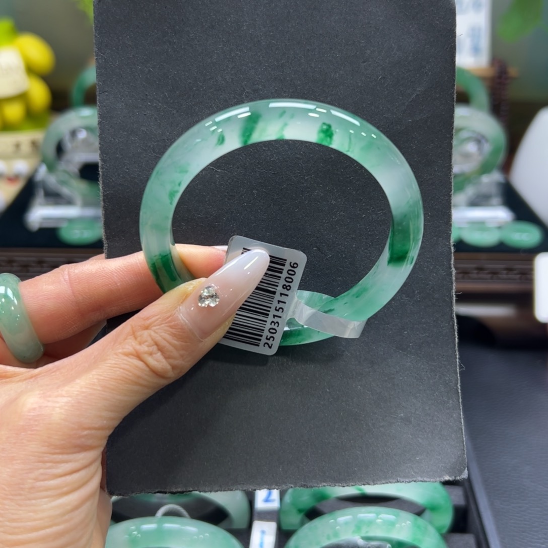 书***墨石英质玉（非洲翠）未镶嵌手镯