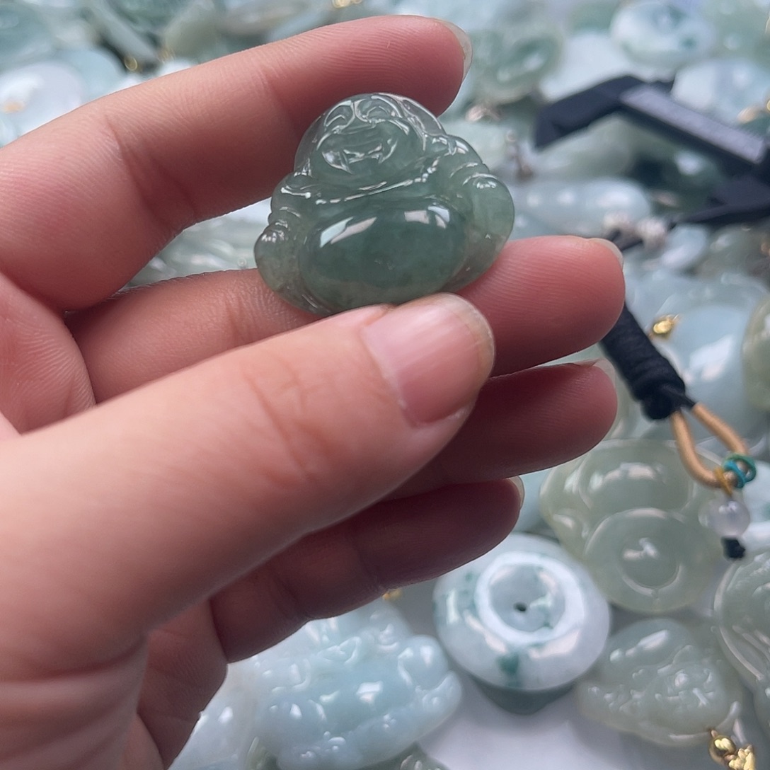 翡翠颈饰未镶嵌远*